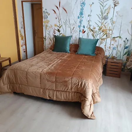 Au Coeur De L'enclave Bed & Breakfast
