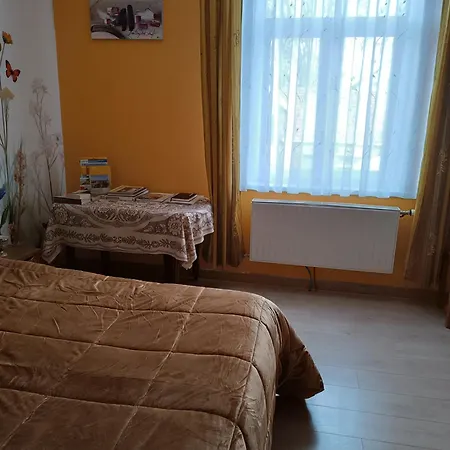 Au Coeur De L'enclave Bed & Breakfast Moeuvres